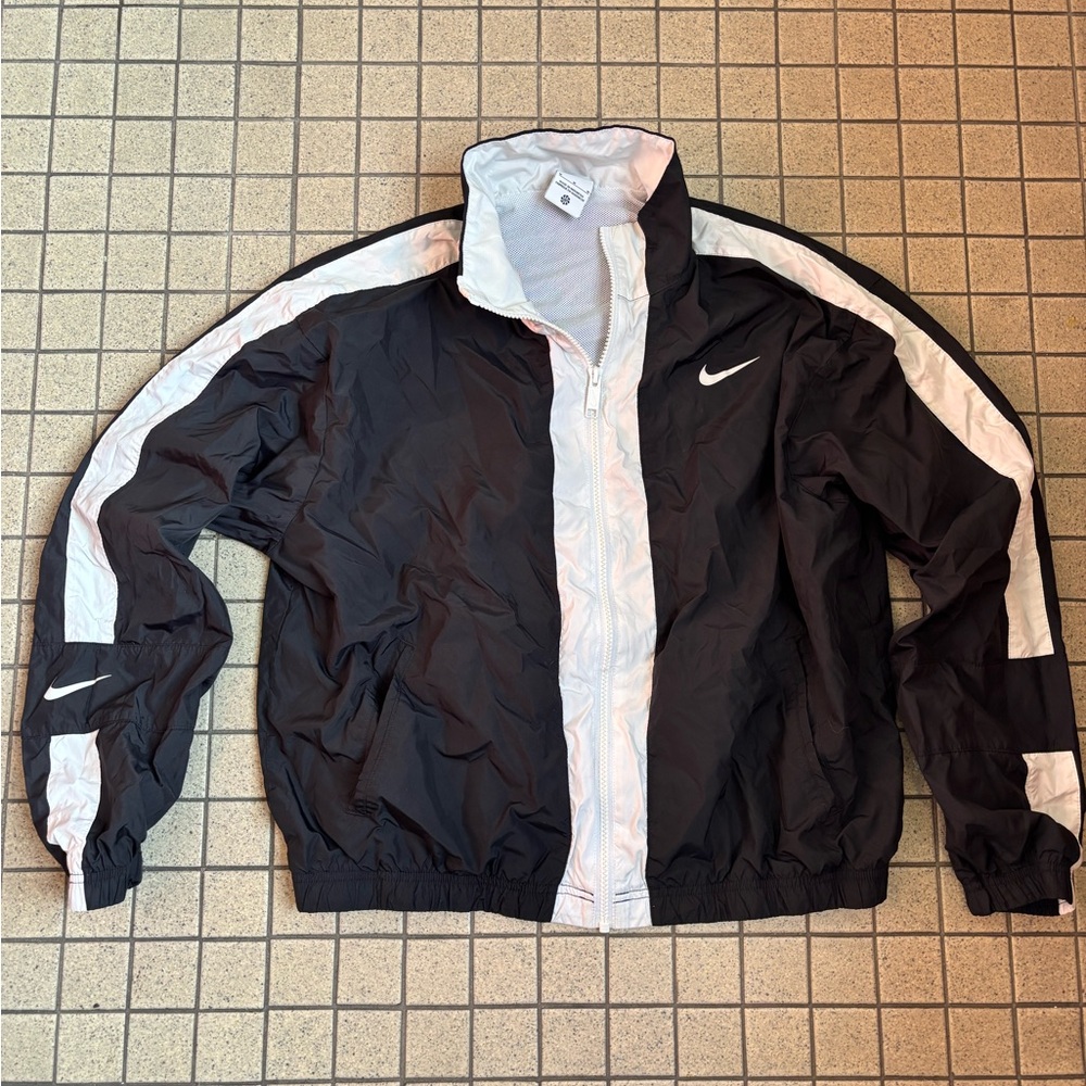 Nike Men's Black and White Windbreaker